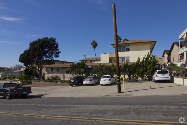 Photo - Elan Baylofts