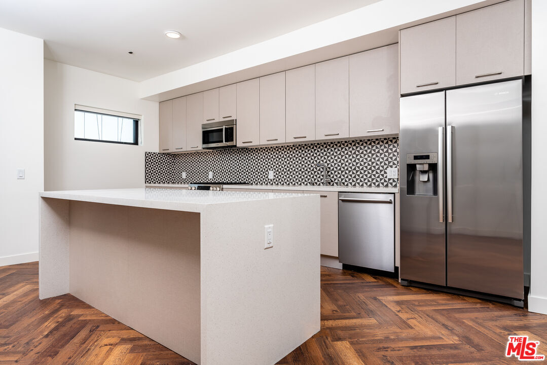 3D Tour - 1250 N Fairfax Ave Unit 510