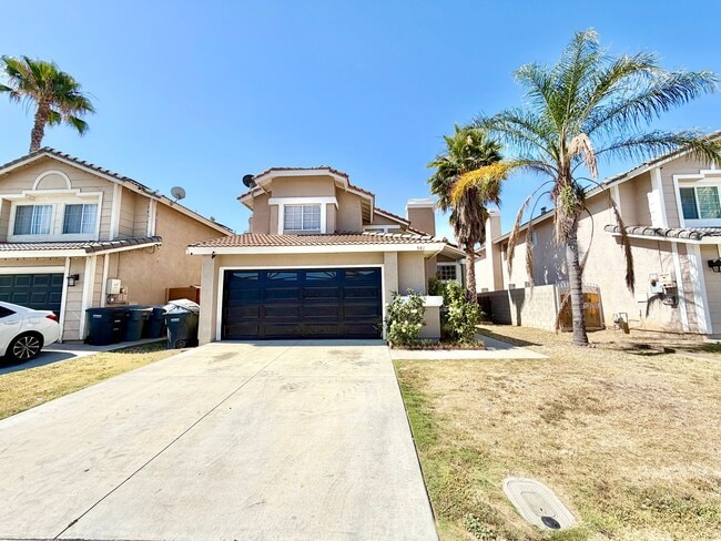 Building Photo - 4 Bedrooms, 3 Bathrooms & a Primary Suite with 2 Walk-In Closets