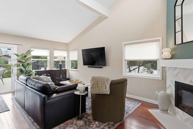 Photo - 1918 Marshallfield Ln Unit A