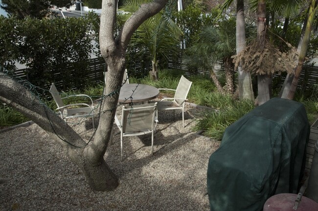 Garden Patio - 532 Pier Ave Unit #A