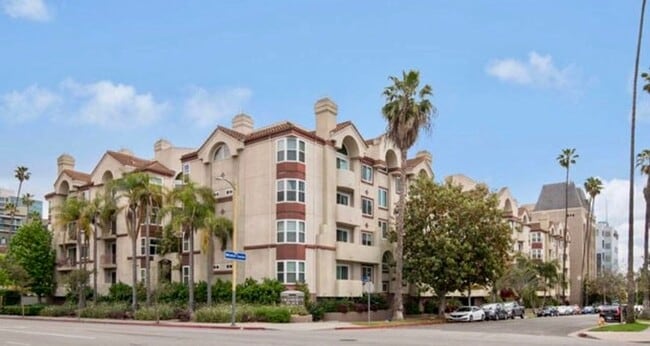 Building Photo - 620 S Gramercy Pl Unit 221