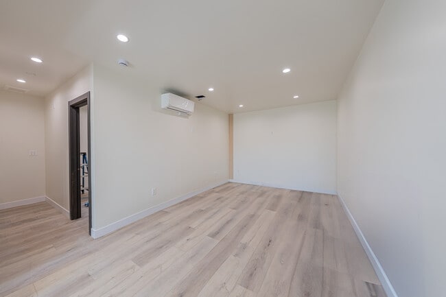 Building Photo - 7719 Rhodes Ave Rental
