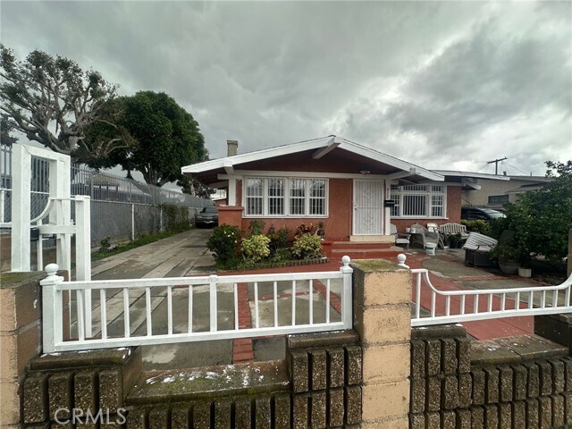 Photo - 912 W 51st Pl