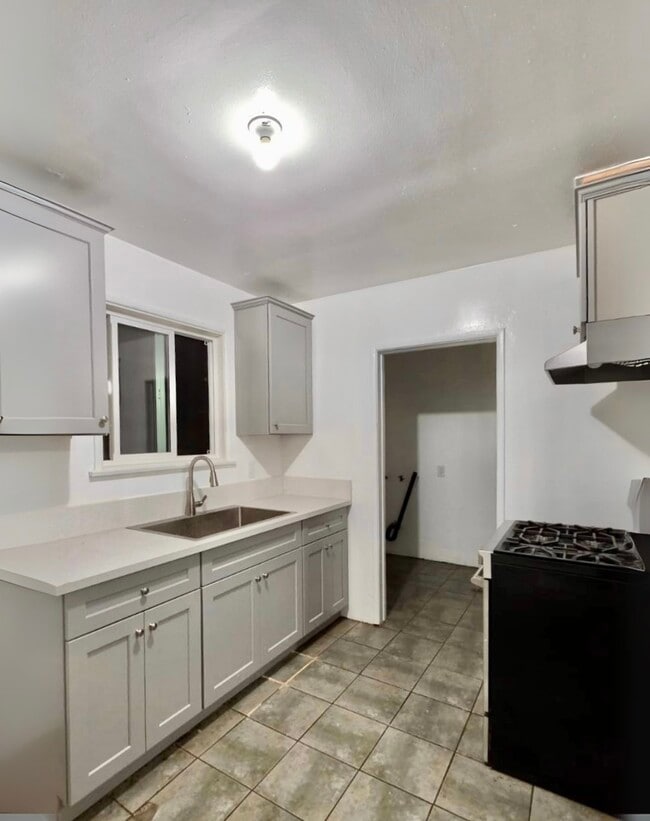 Photo - 865 N Glassell St