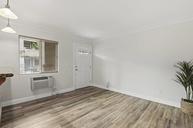 Photo - 800 N Mollison Ave