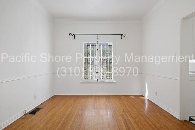 Photo - Orange Triplex Unit 623