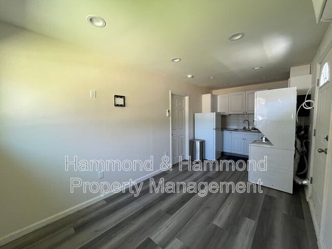 Photo - 4447 Babcock Ave