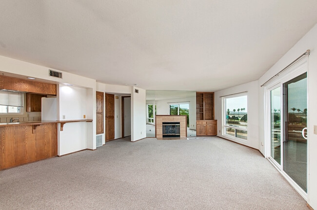 Building Photo - BEAUTIFUL BAY PARK CONDO W/ BAY VIEWS! - 2...