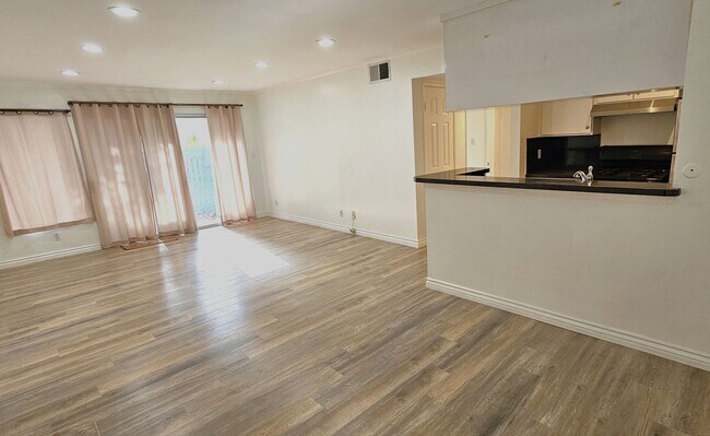 Photo - Beautiful 2 Bedrooms, 1 Bath Condo in Grea...