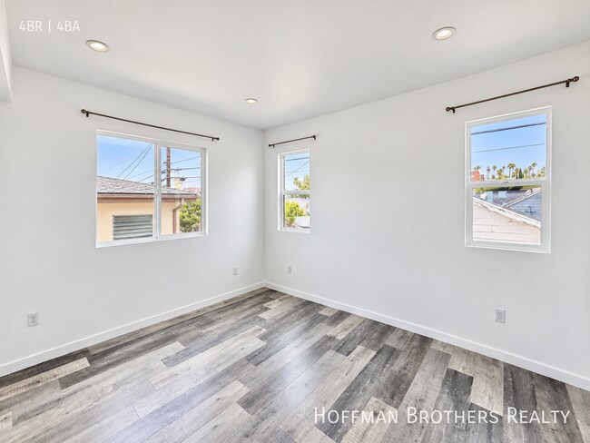 Building Photo - 158 N Mariposa Ave