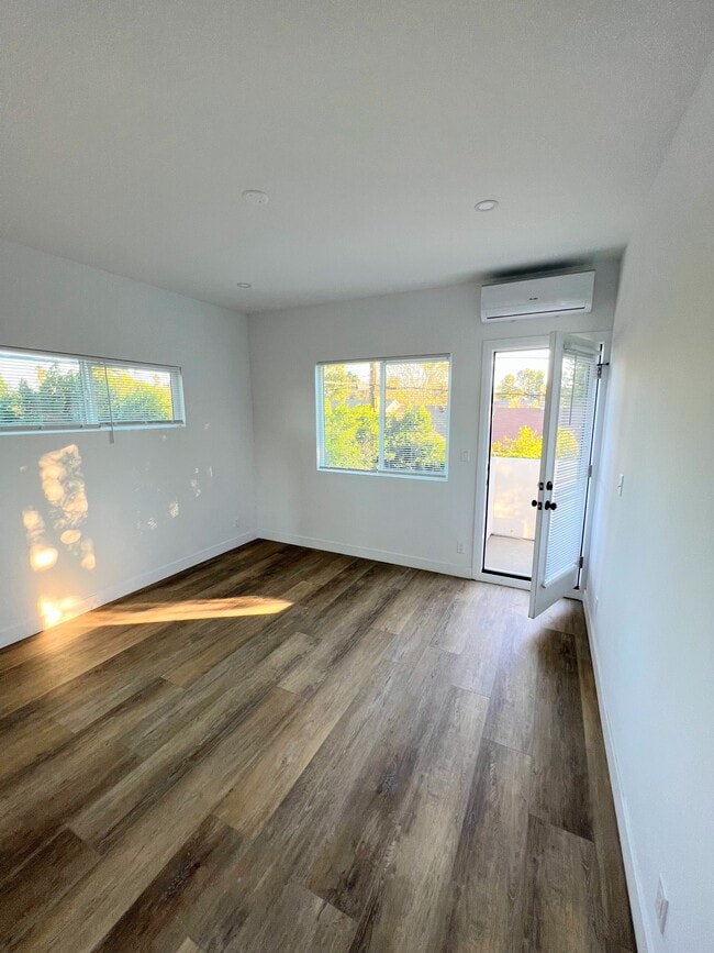 Photo - 5700 Vanalden Ave