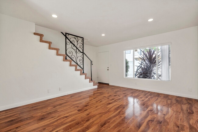 Photo - 212 W Grand Ave