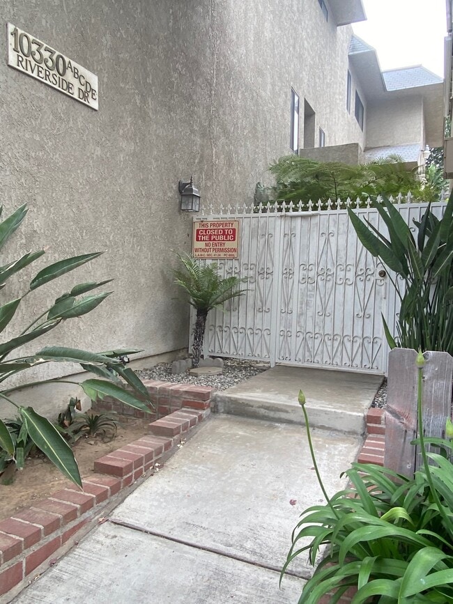 Entrance from the street - 10330 Riverside Dr Townhome