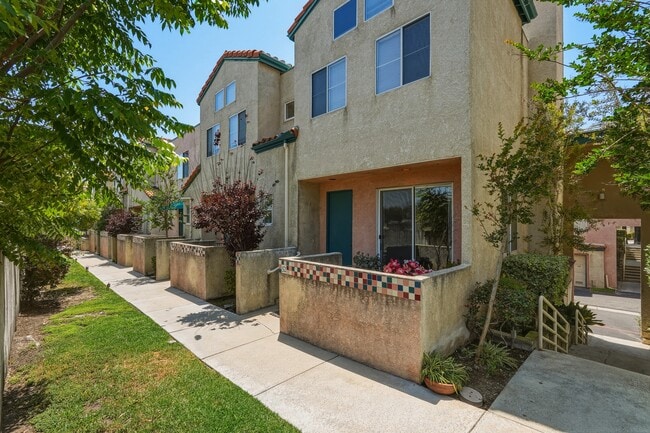 Building Photo - 13901 Olive View Ln Unit 52