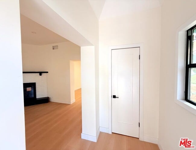 Photo - 6132 Whitsett Ave