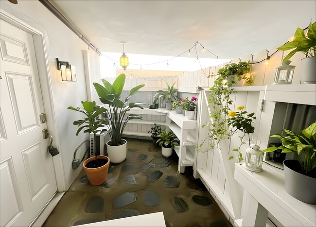 Photo - 1522 N Harvard St