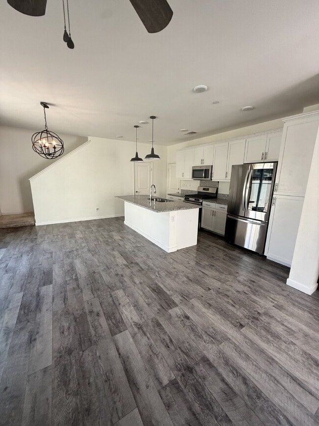 Photo - $500 OFF MOVE IN - Must take possession within 14 days.  Located in the desirable Vista Bella com...