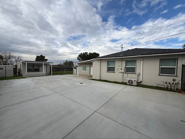 Photo - Multi Generation Home 4 Bedroom 3 Bath