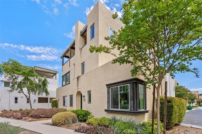 Building Photo - 123 Interval