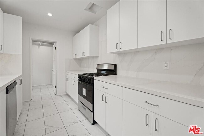 Photo - 205 S Reeves Dr