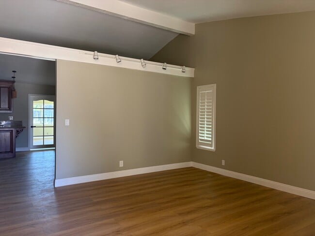 Photo - 18708 Mandy St