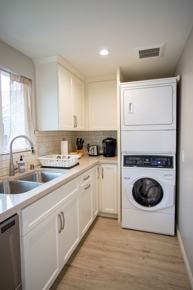 Photo - 4094-4096 Kansas Street Unit 4096