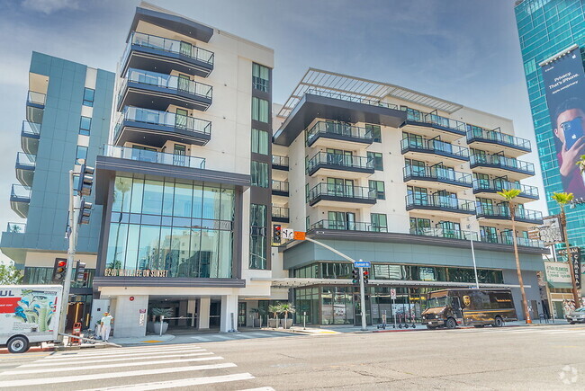 Building Photo - Wallace on Sunset Rental