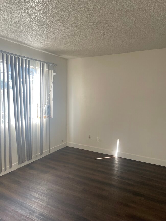 Photo - 4747 Utah St