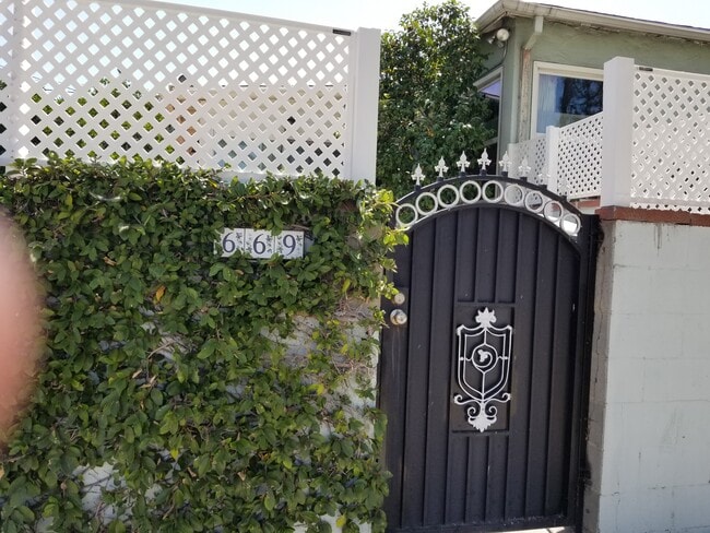 Side Gate/Entrance to Studio - 669 Fairmont Ave Unit Studio-B
