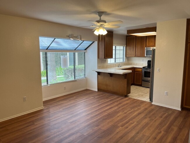 Building Photo - Spacious Dual-Master Condo!