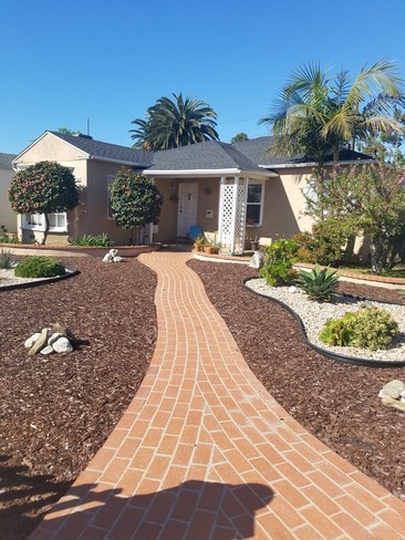 Building Photo - 8437 Naylor Ave