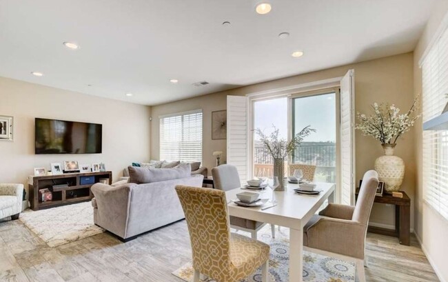 Photo - 1785 Saltaire Pl