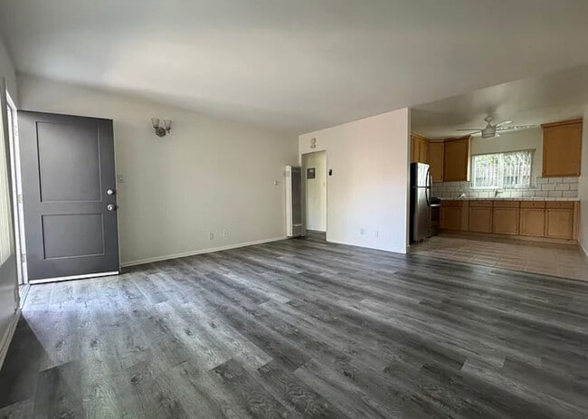 Photo - Grand Avenue Apartments