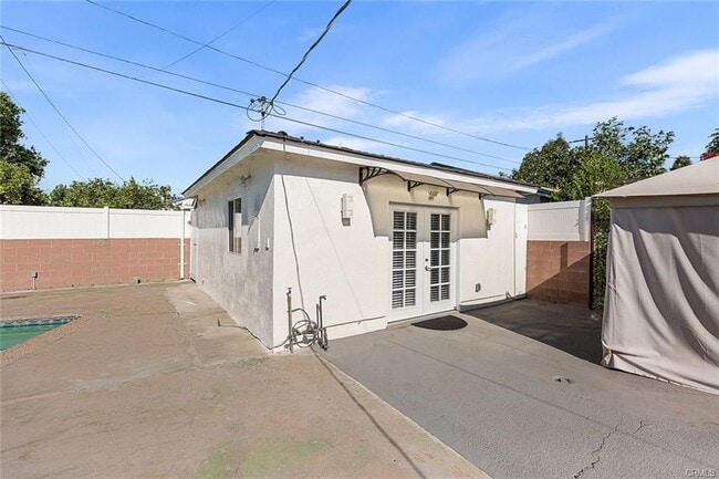 Photo - 8829 Sylmar Ave