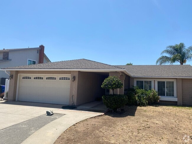 Building Photo - 3 Bedroom Home - Centrally Located with So...