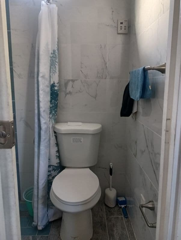 Photo - 3867 Winona Ave