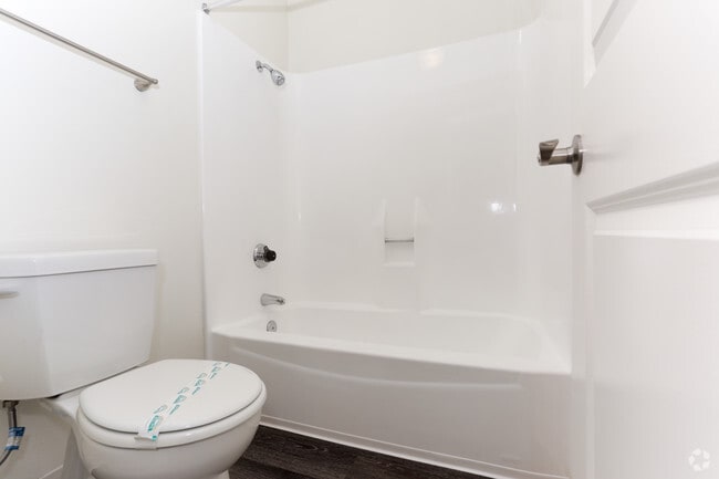 1BR, 1BA - 750 SF - Westmont Apartment Homes