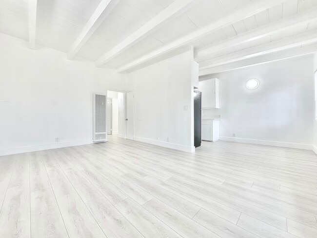 Building Photo - 3324 Drew St