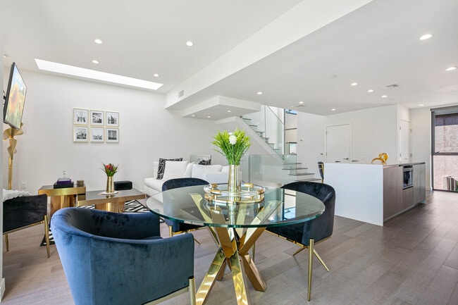 Photo - 823 N Fuller Ave Unit E