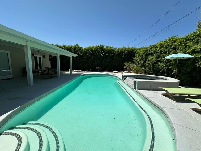 Photo - 725 S Mountain View Dr