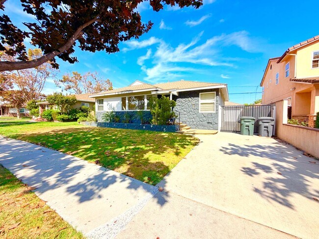 Photo - 4648 Adenmoor Ave