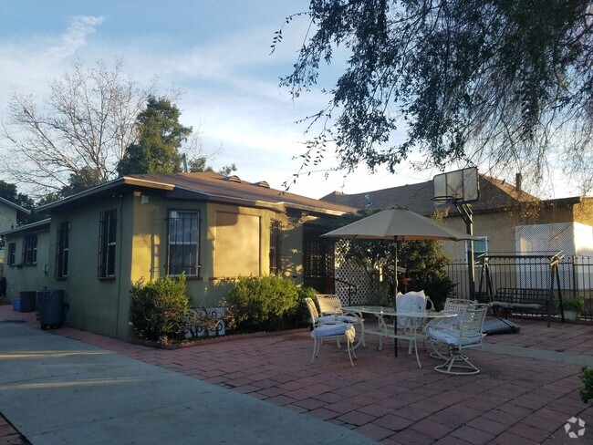 Building Photo - 1315 W 36th Pl Rental