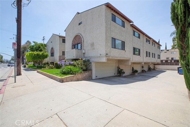 Building Photo - 7409 Woodman Ave