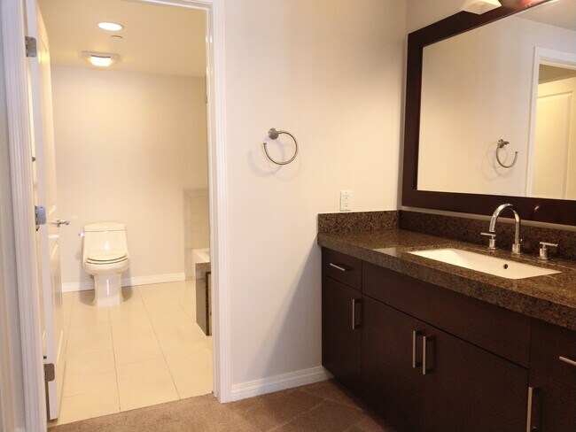Master bathroom/Vanity - Atlantic Times Square