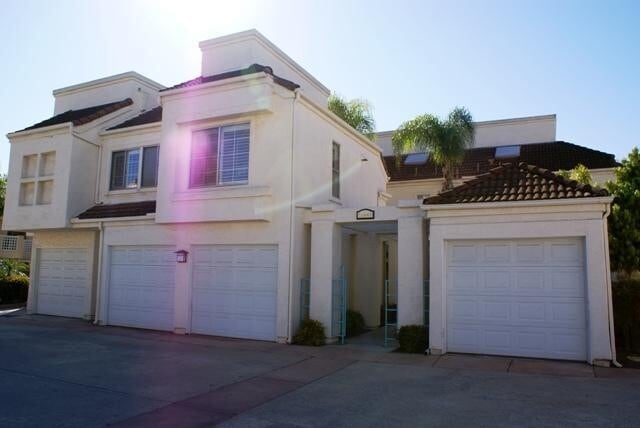 Building Photo - 2 Bed, 2.5 Bath Two-Story Condo with Garage Unit 103