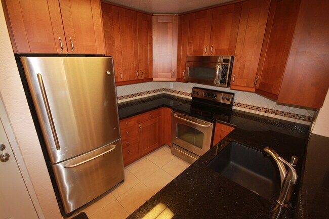 2 Bedroom Upgraded Condo Close to UCSD - 2 Bedroom Upgraded Condo Close to UCSD Unit 5311