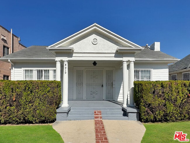 Building Photo - 4919 Elmwood Ave