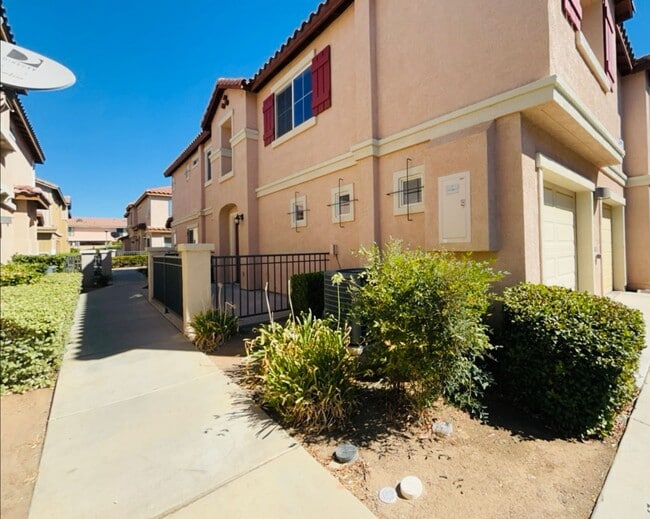 Building Photo - 15627 Lasselle St