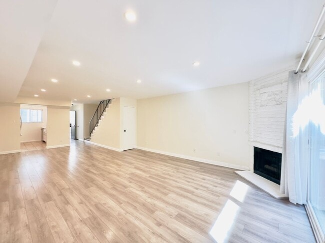 Photo - 525 E Verdugo Ave Apartment